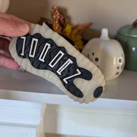 Nike Air Jordan 11 Retro Toddler Shoes - Picture 7 of 8